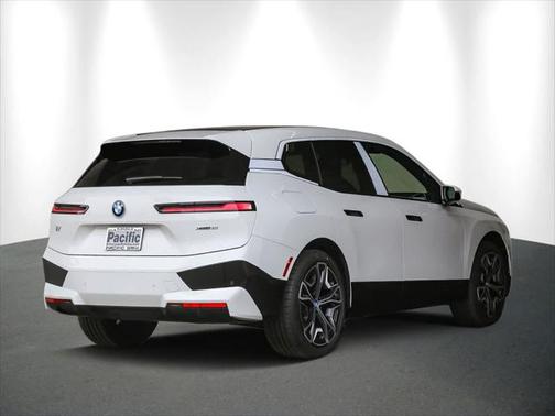 2025 BMW iX xDrive50