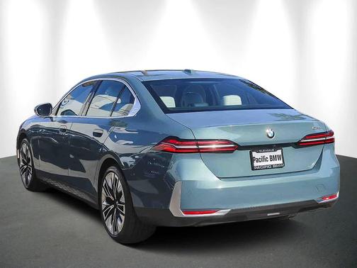 2025 BMW 530 i