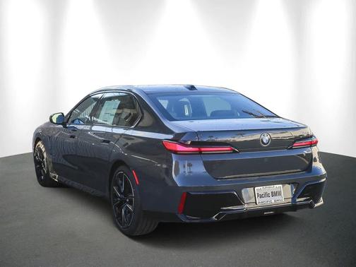 2026 BMW 740 740i