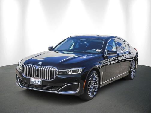 2022 BMW 740 i
