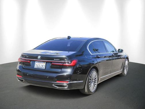 2022 BMW 740 i