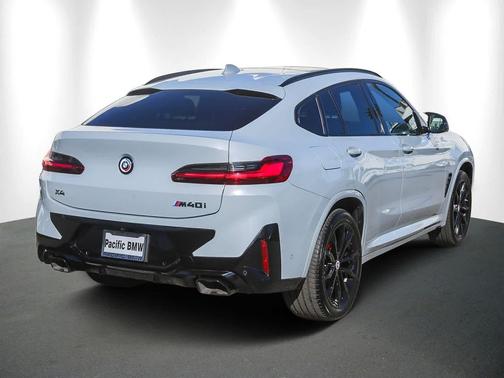 2023 BMW X4 M40i