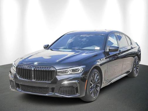 2022 BMW 740 i