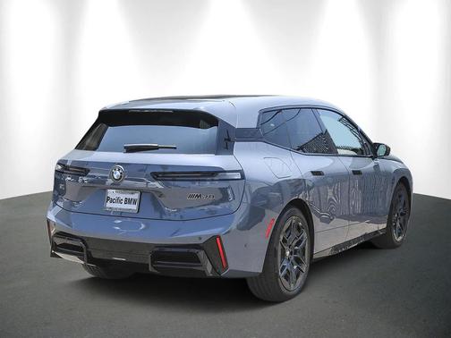 2026 BMW iX M70