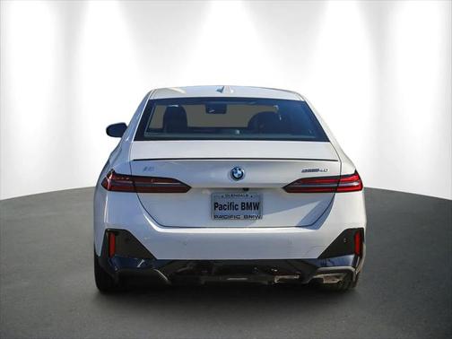 2025 BMW i5 eDrive40