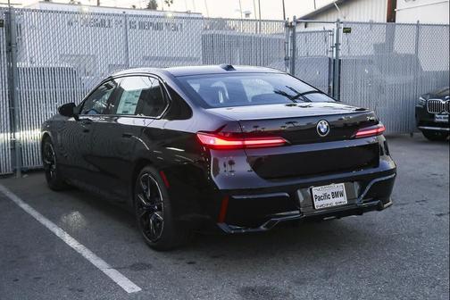 2026 BMW 740 740i