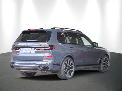 2025 BMW X7 M60i