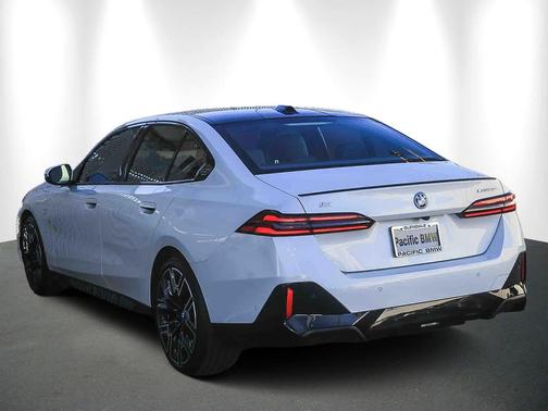 2025 BMW i5 xDrive40