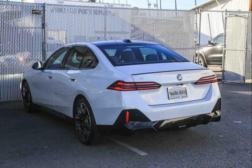 2025 BMW i5 xDrive40