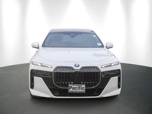 2025 BMW 750e i xDrive