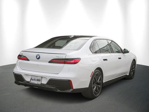 2025 BMW 750e i xDrive