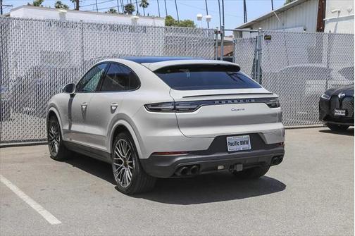 2022 Porsche Cayenne Base (Tiptronic)