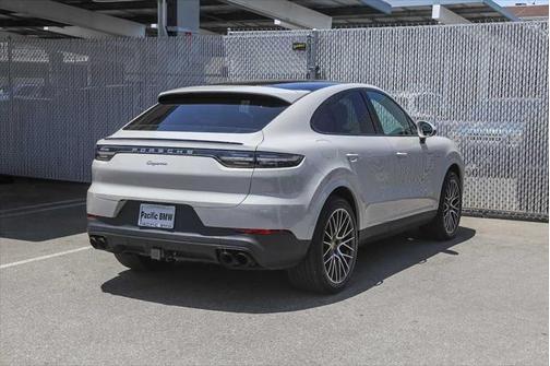 2022 Porsche Cayenne Base (Tiptronic)
