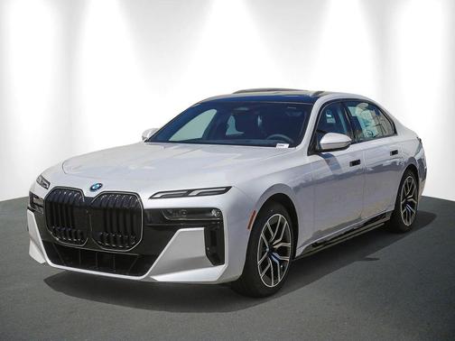 Mineral White Metallic 2026 BMW i7 eDrive50