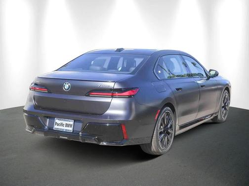 2026 BMW 750e i xDrive