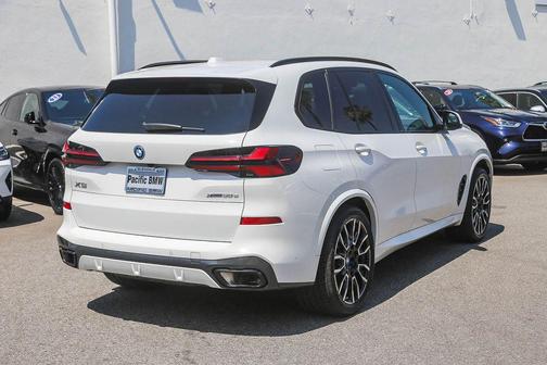 Alpine White 2025 BMW X5 PHEV xDrive50e