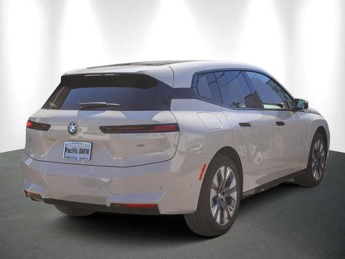 2026 BMW iX xDrive60