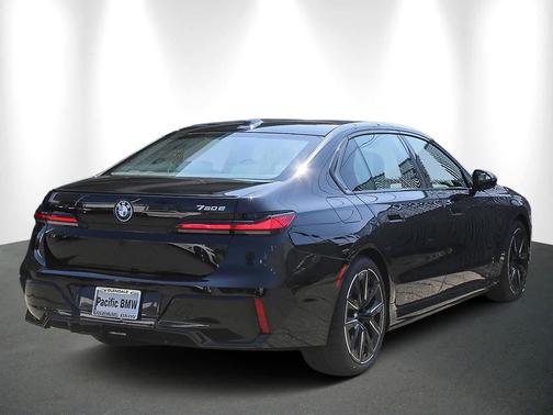 2025 BMW 750e i xDrive