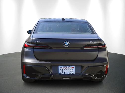 2025 BMW 750e i xDrive
