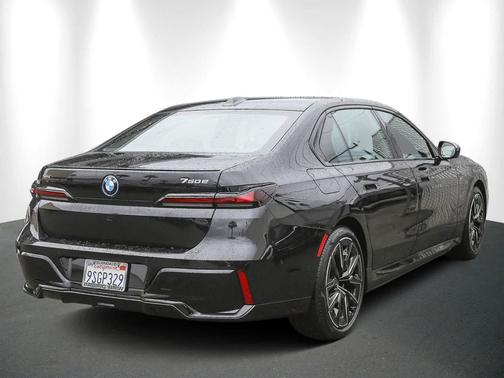 2025 BMW 750e i xDrive