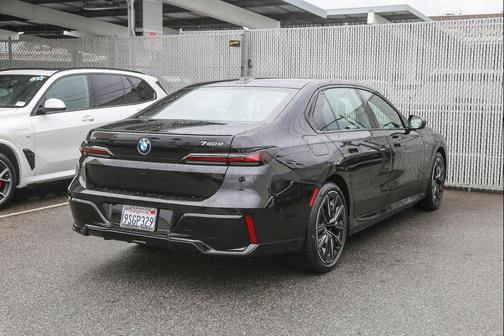 2025 BMW 750e i xDrive