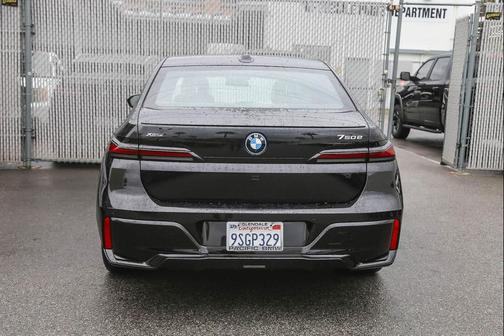 2025 BMW 750e i xDrive