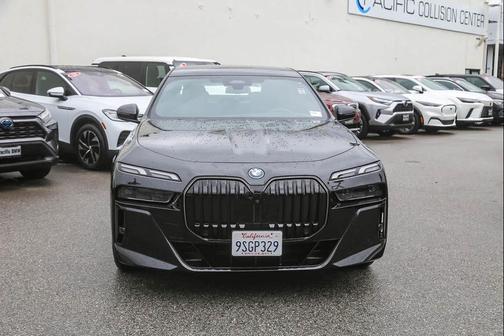 2025 BMW 750e i xDrive