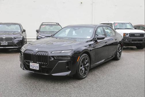 2025 BMW 750e i xDrive