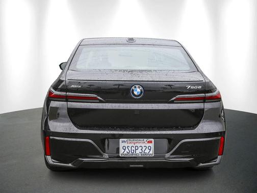 2025 BMW 750e i xDrive