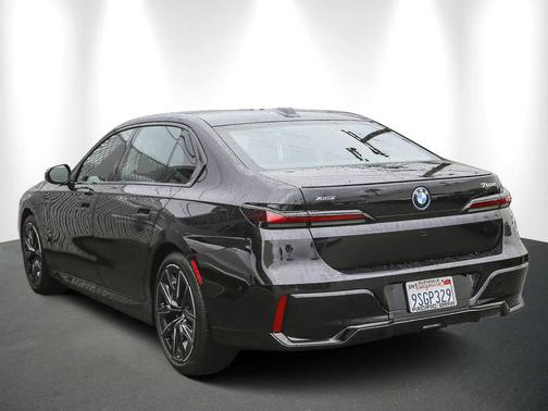 2025 BMW 750e i xDrive