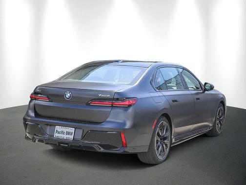 2025 BMW 750e i xDrive