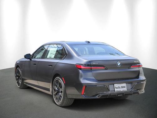 2025 BMW 750e i xDrive