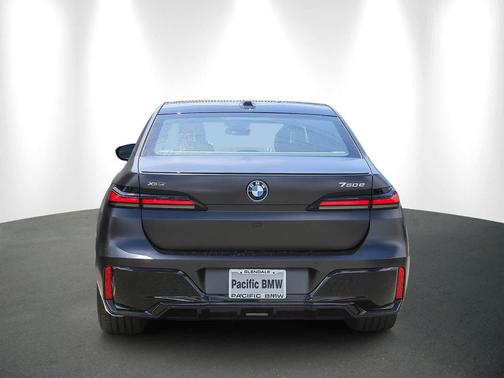 2025 BMW 750e i xDrive