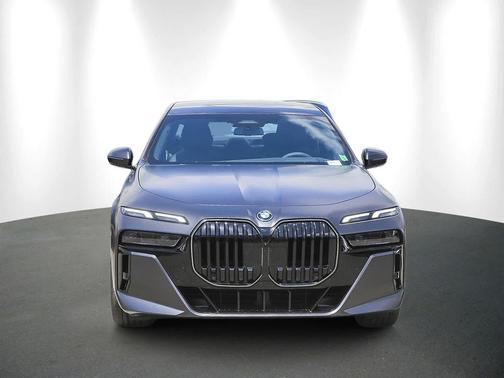 2025 BMW 750e i xDrive