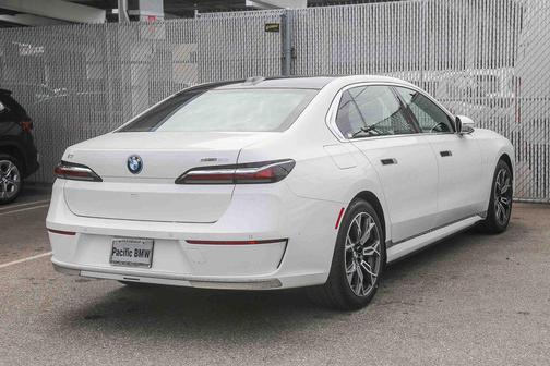 Alpine White 2026 BMW i7 eDrive50