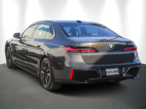 2025 BMW 750e i xDrive