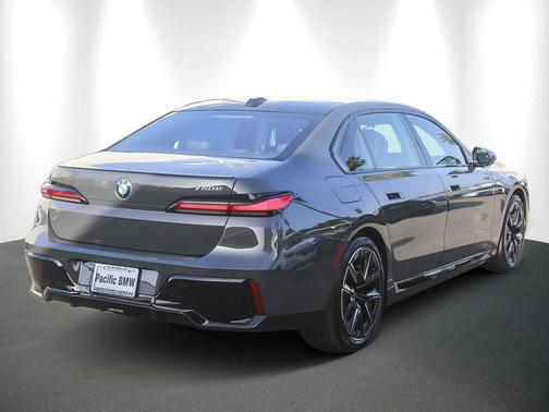 2025 BMW 750e i xDrive