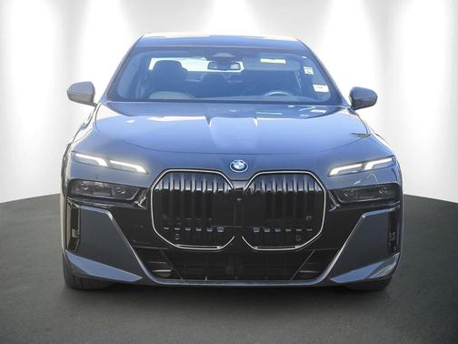 2025 BMW 750e i xDrive