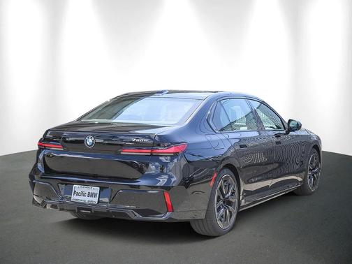 2025 BMW 750e i xDrive