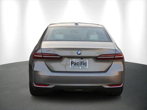 2024 BMW 540 i xDrive