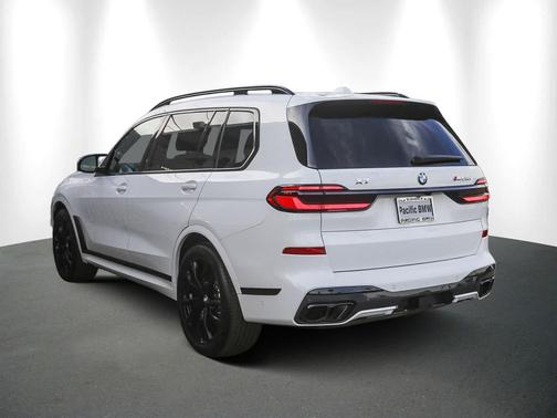 2026 BMW X7 M60i
