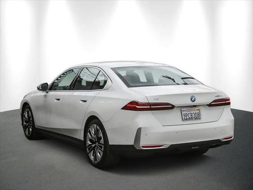 2025 BMW i5 eDrive40