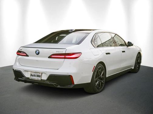 2026 BMW 750e i xDrive