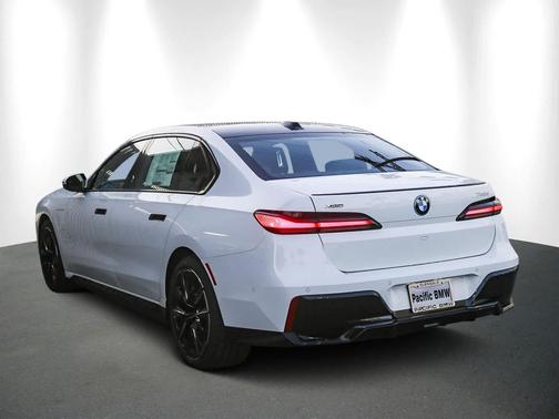 2026 BMW 750e i xDrive