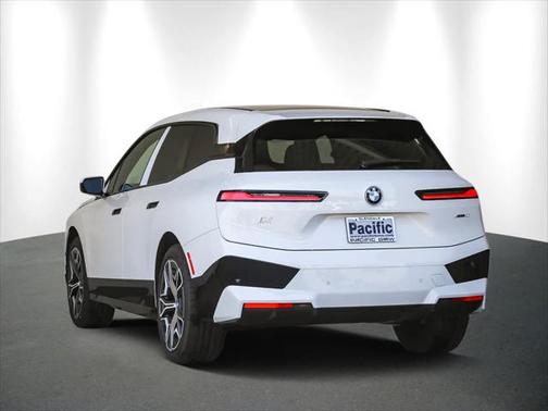 2025 BMW iX xDrive50