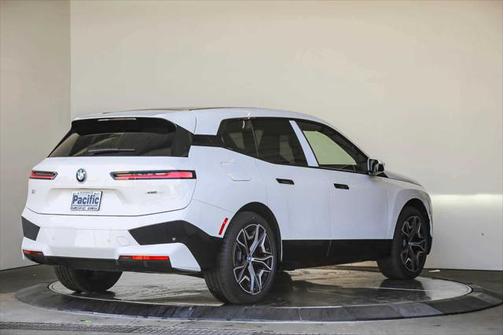 2025 BMW iX xDrive50