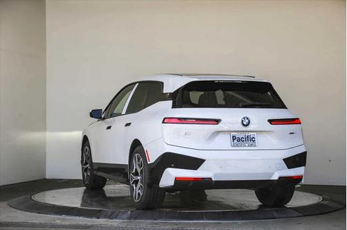 2025 BMW iX xDrive50