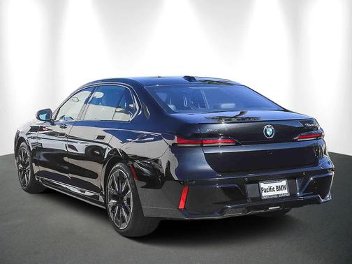 2025 BMW 750e i xDrive