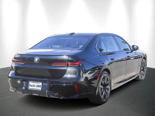 2025 BMW 750e i xDrive