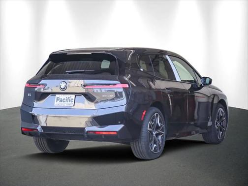 2025 BMW iX xDrive50